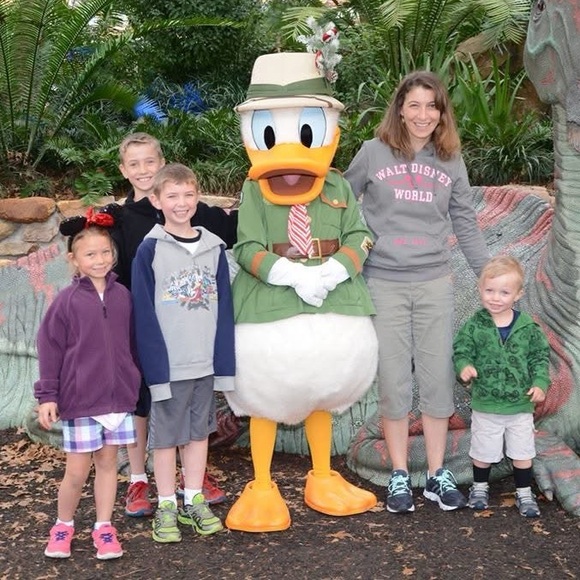 Meet your Posher, Lori - Picture 1 of 1